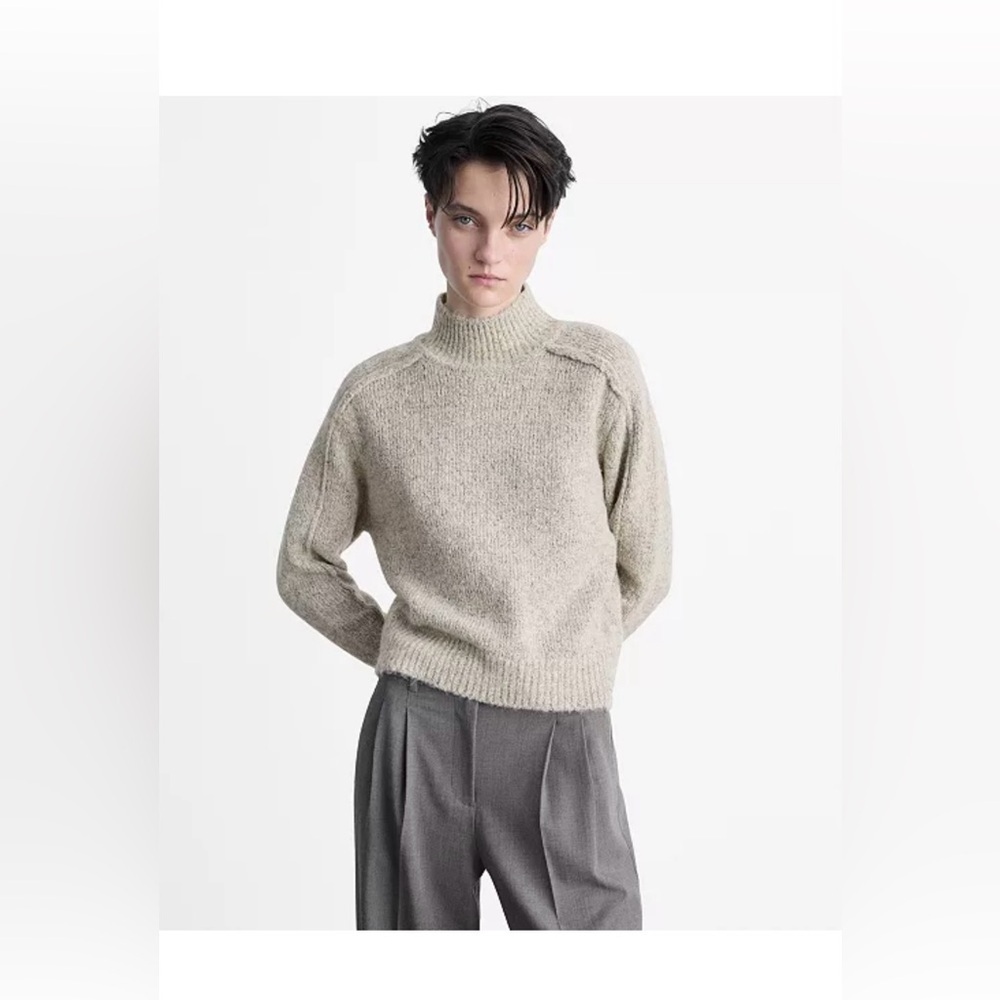 NWT MANGO
Women's Perkins Neck Knitted Sweater